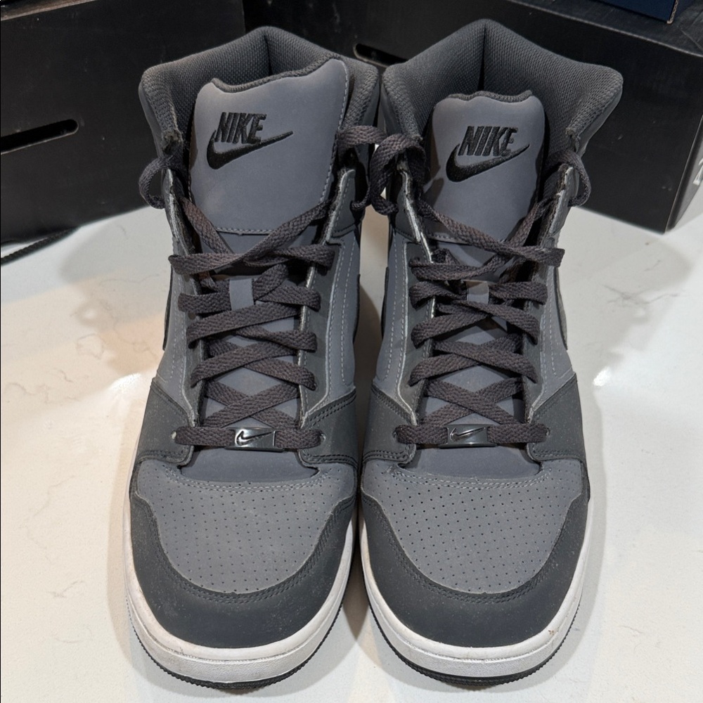 Nike Men's Charcoal and Black Sneakers